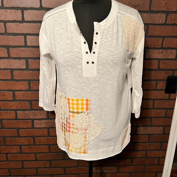 Tru Luxe Jeans Tops - NWT Tru Luxe Mixed Material 3/4 sleeve top.  Size Med.